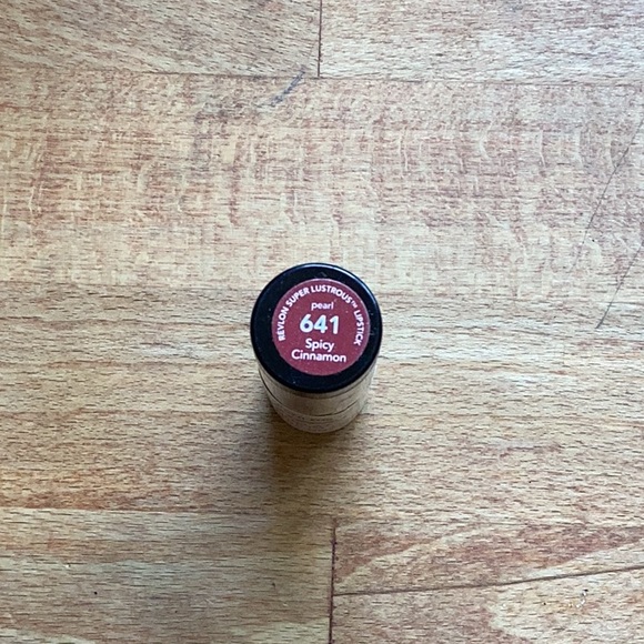 🎯5 for $25 🎯 Revlon Super Lustrous Lipstick Creme, Spicy Cinnamon 641 - Picture 2 of 3